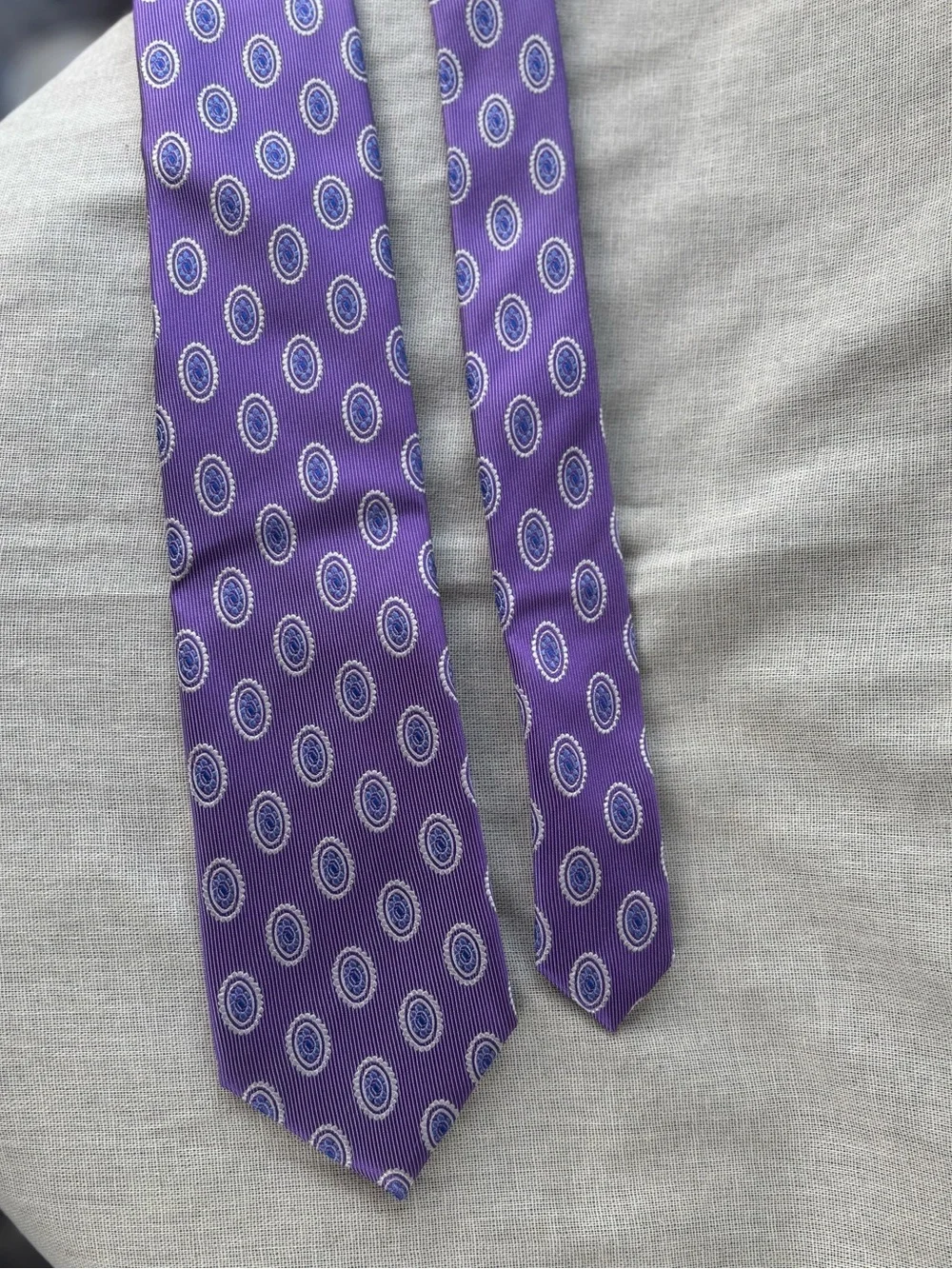 NEW Jos. A. Bank Purple Silk Necktie Purple with Blue Medallions 100% Silk Tie